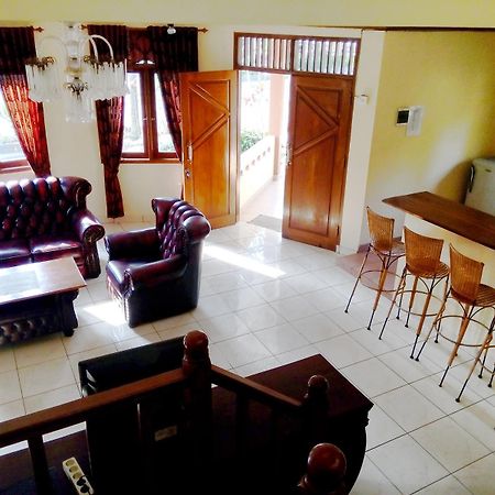 Aquarius Orange Resort Cisarua Bagian luar foto