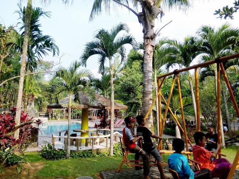 Aquarius Orange Resort Cisarua Bagian luar foto