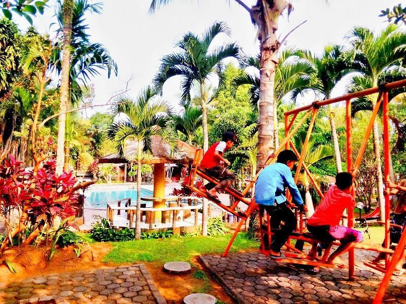 Aquarius Orange Resort Cisarua Bagian luar foto
