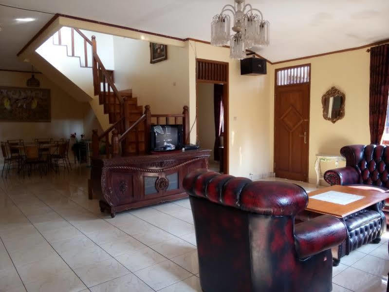 Aquarius Orange Resort Cisarua Bagian luar foto